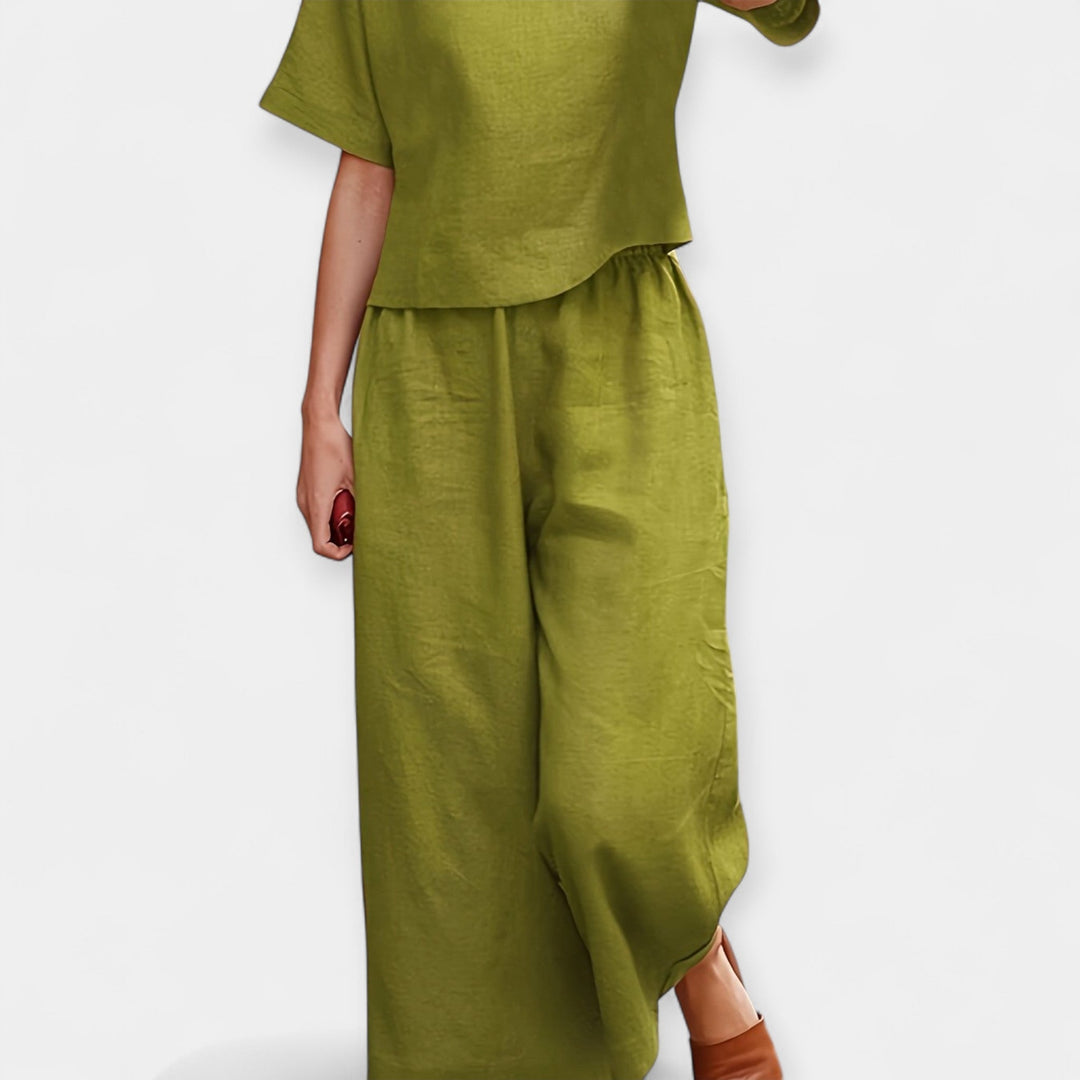 Airy Trouser Set with Short-Sleeved Top